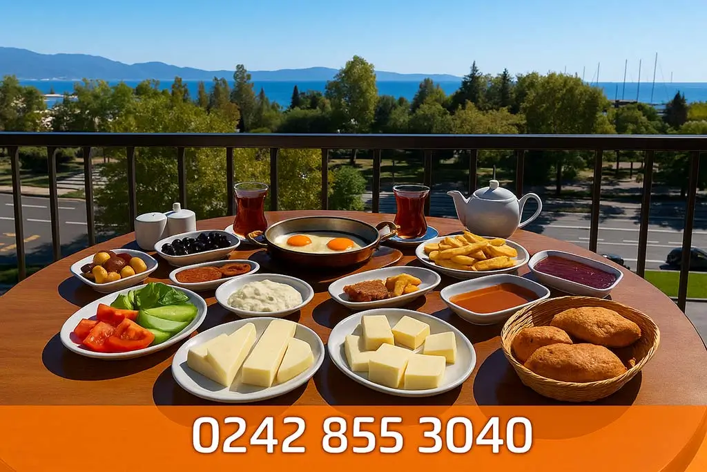 Finike Merkezde Deniz Manzaralı Kahvaltı Keyfi